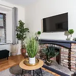 Bright 3Bed Sleeps 9 With Secret Garden 5Min Walk To Town
