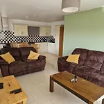Luxury Apartment Hawthorns