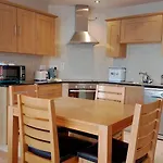 St Angela\'S Lakeside Aparthotel Sala