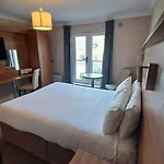 Riverside Hotel