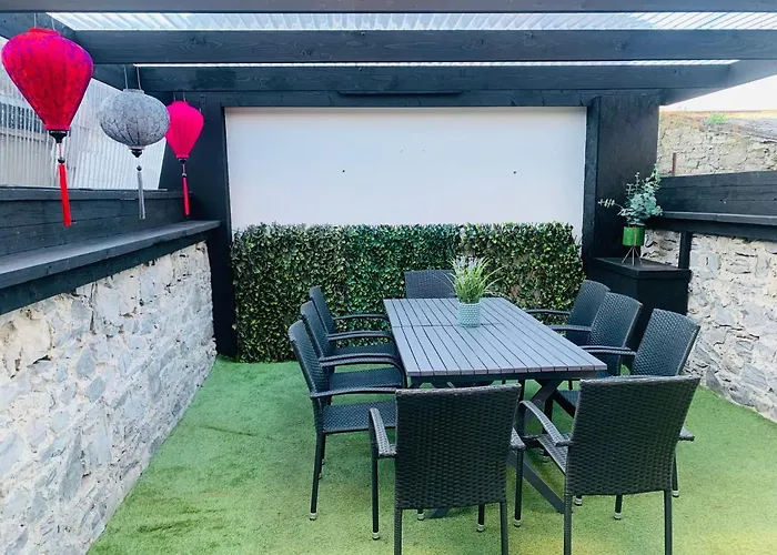 Bright 3Bed Sleeps 9 With Secret Garden 5Min Walk To Town