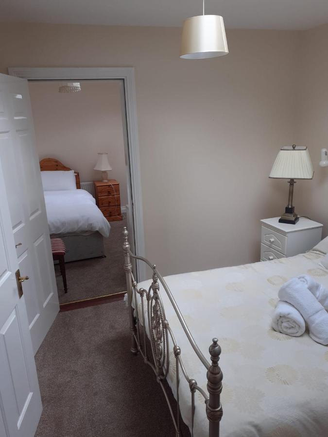 Interconecting Lough Gill - 1 Double 2 Single Beds Sligo