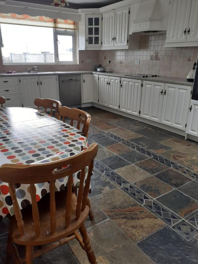 Interconecting Lough Gill - 1 Double 2 Single Beds Bed and breakfast *