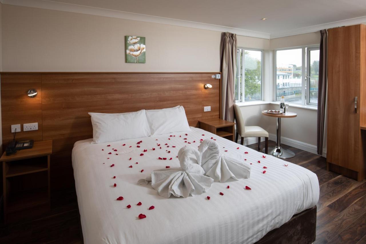 Riverside Hotel 3*