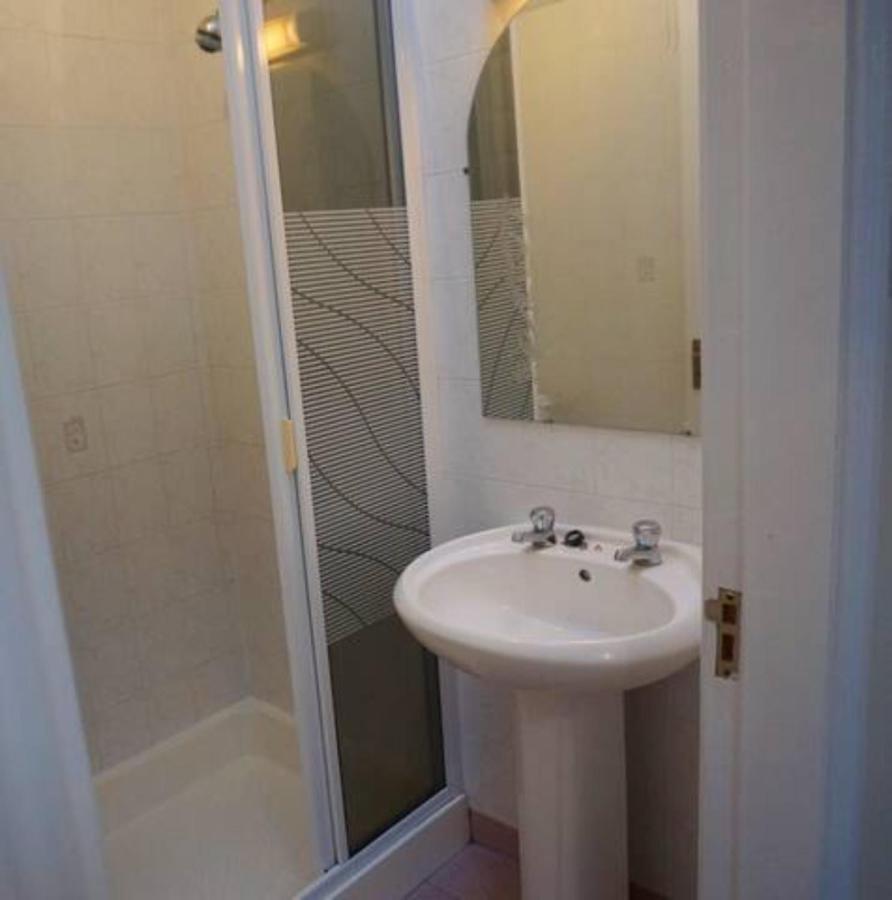 Interconecting Lough Gill - 1 Double 2 Single Beds Sligo