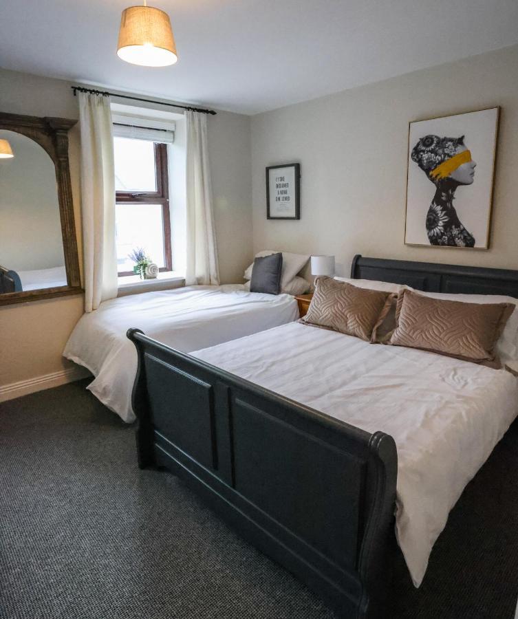 Villa Bright 3bed Sleeps 9 With Secret Garden 5min Walk To Town