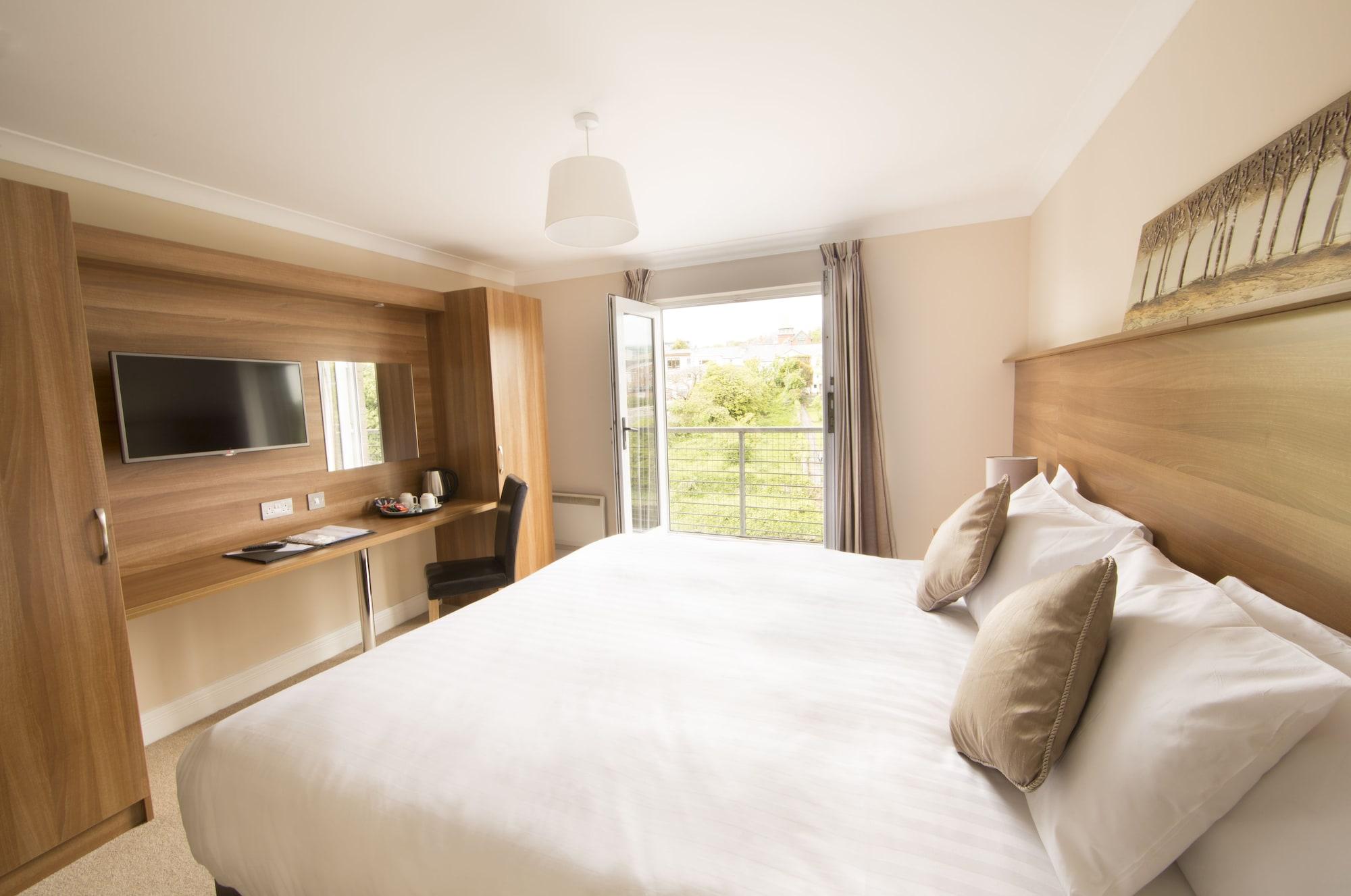 Riverside Hotel 3*
