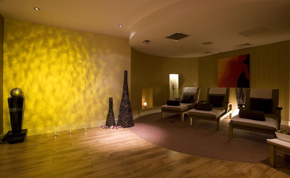 Clayton & Leisure Club Hotel