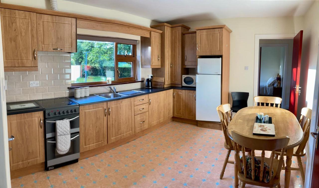 Holiday home Lily's - 3 Bedroom Country With Large Garden Sligo
