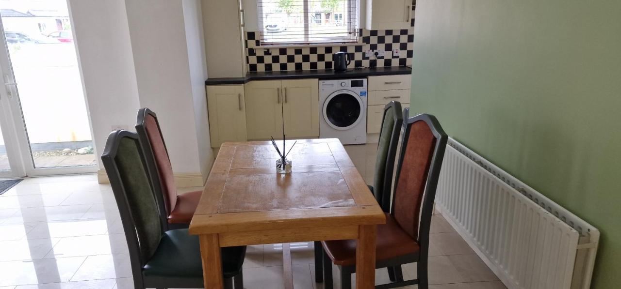 Two Bedroom Self Catering Apt. The Hawthorn's. Apartment *
