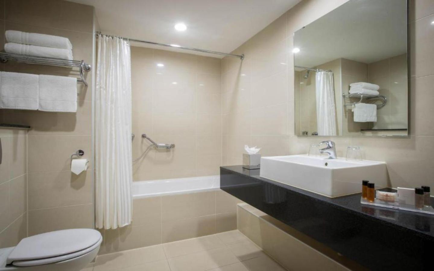 Clayton & Leisure Club Hotel 4*