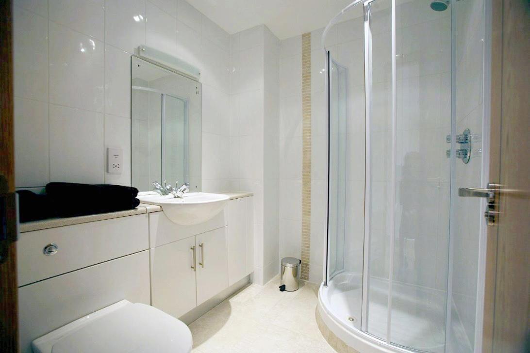 Apartamento St Angela's Lakeside Sala