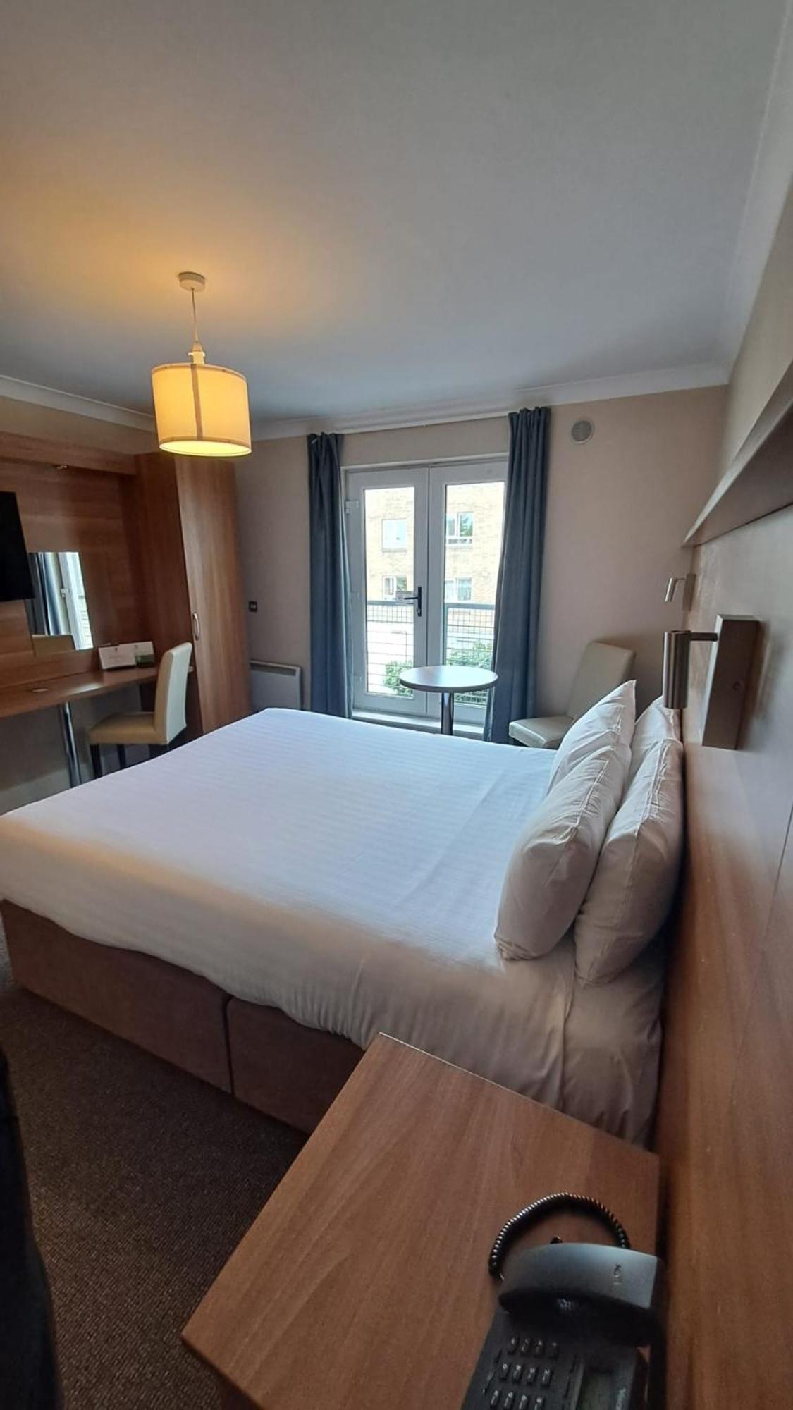 Riverside Hotel 3*