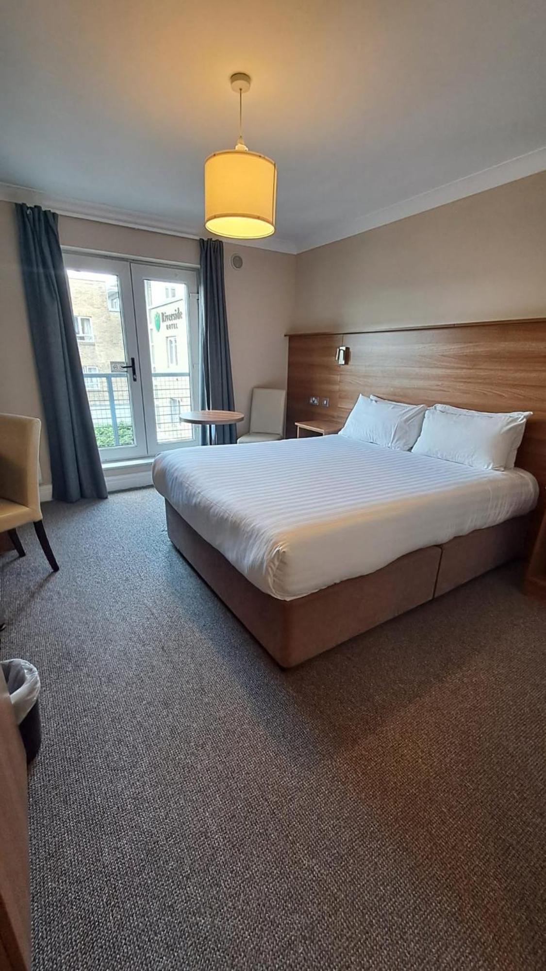 Riverside 3*