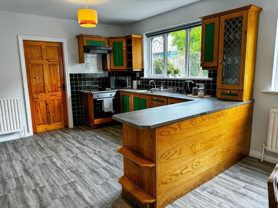 4bed Seaview House