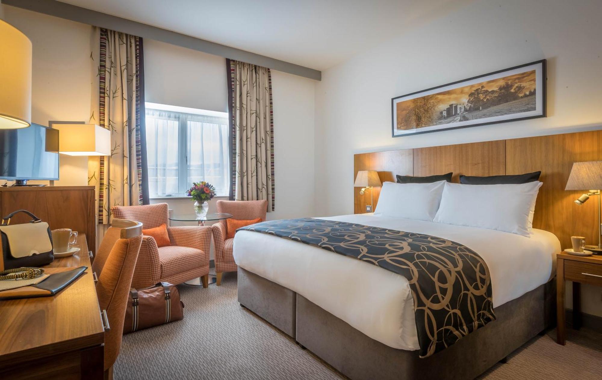 Clayton & Leisure Club Hotel 4*