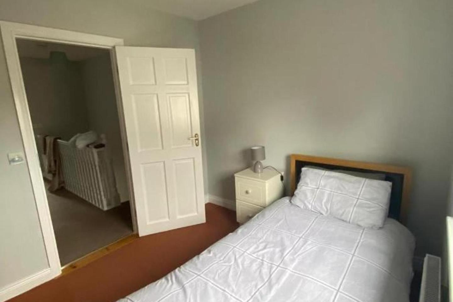 3 Bed-sleeps 5-garden-parking-pets Holiday home *
