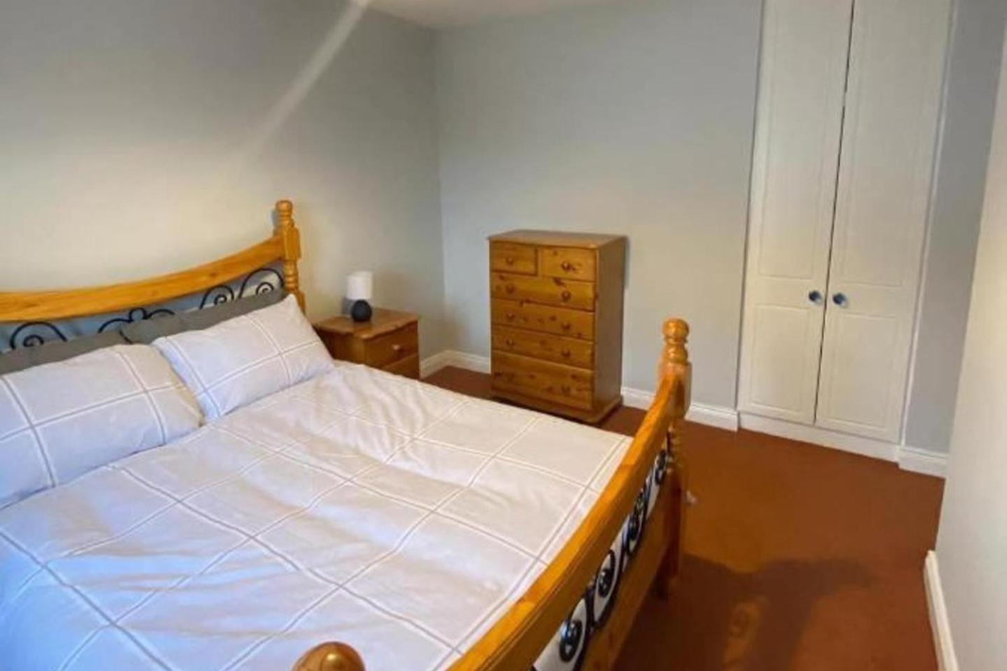Holiday home 3 Bed-sleeps 5-garden-parking-pets Sligo