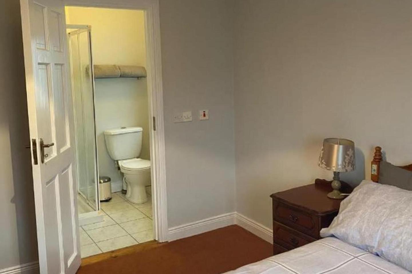 3 Bed-sleeps 5-garden-parking-pets *