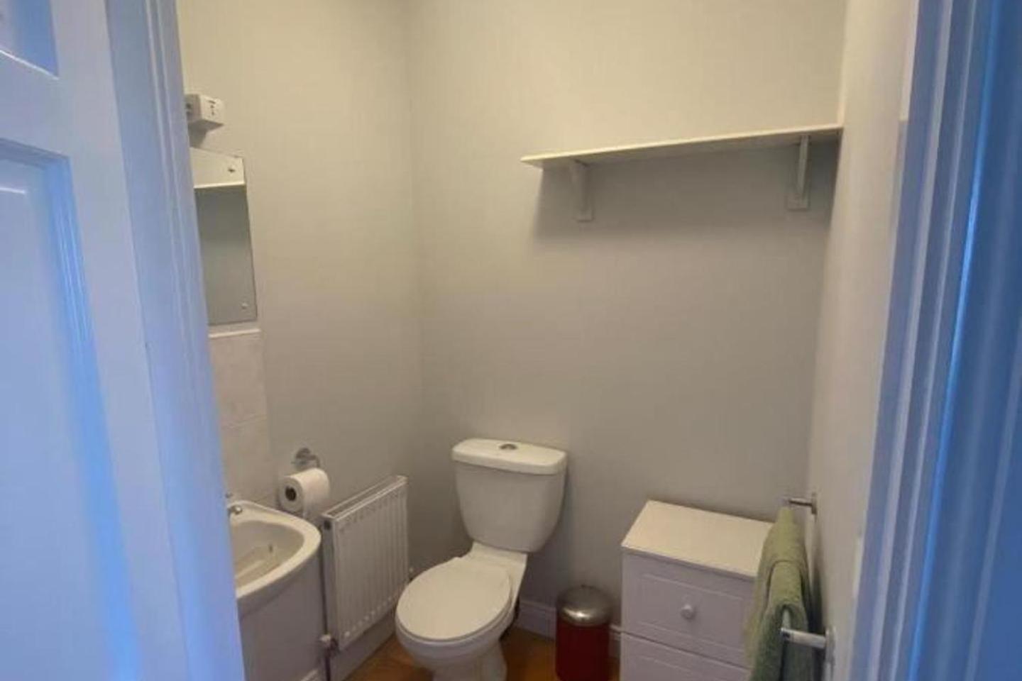 3 Bed-sleeps 5-garden-parking-pets Sligo