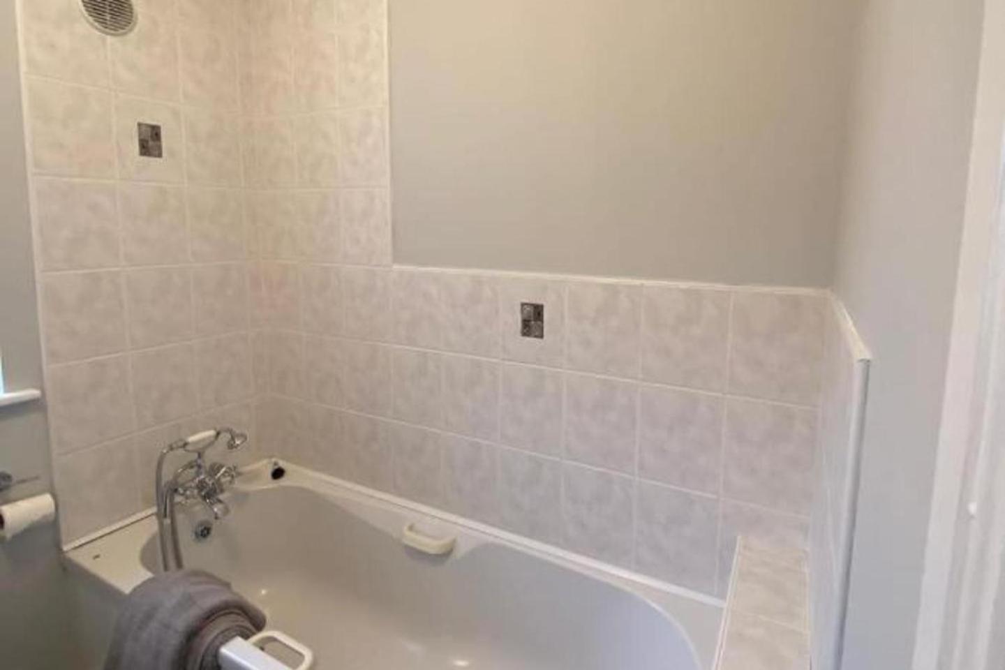 3 Bed-sleeps 5-garden-parking-pets