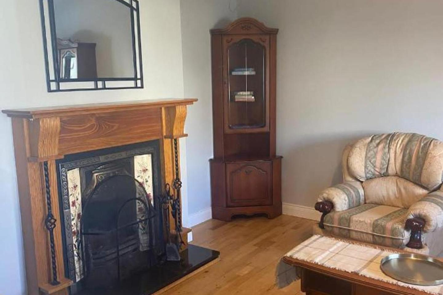 3 Bed-sleeps 5-garden-parking-pets Holiday home Sligo
