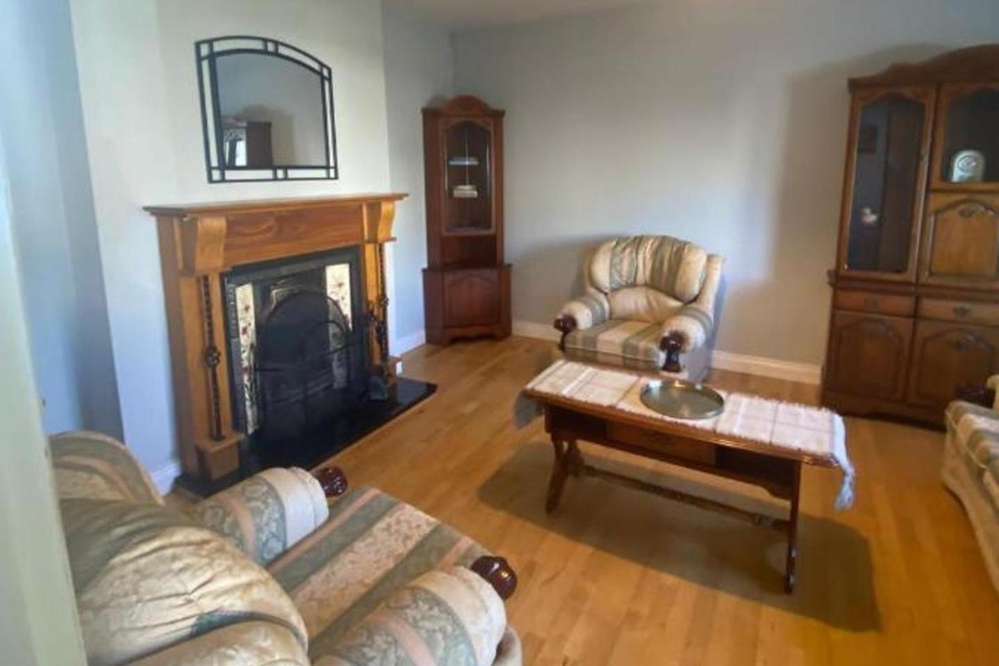 3 Bed-sleeps 5-garden-parking-pets *