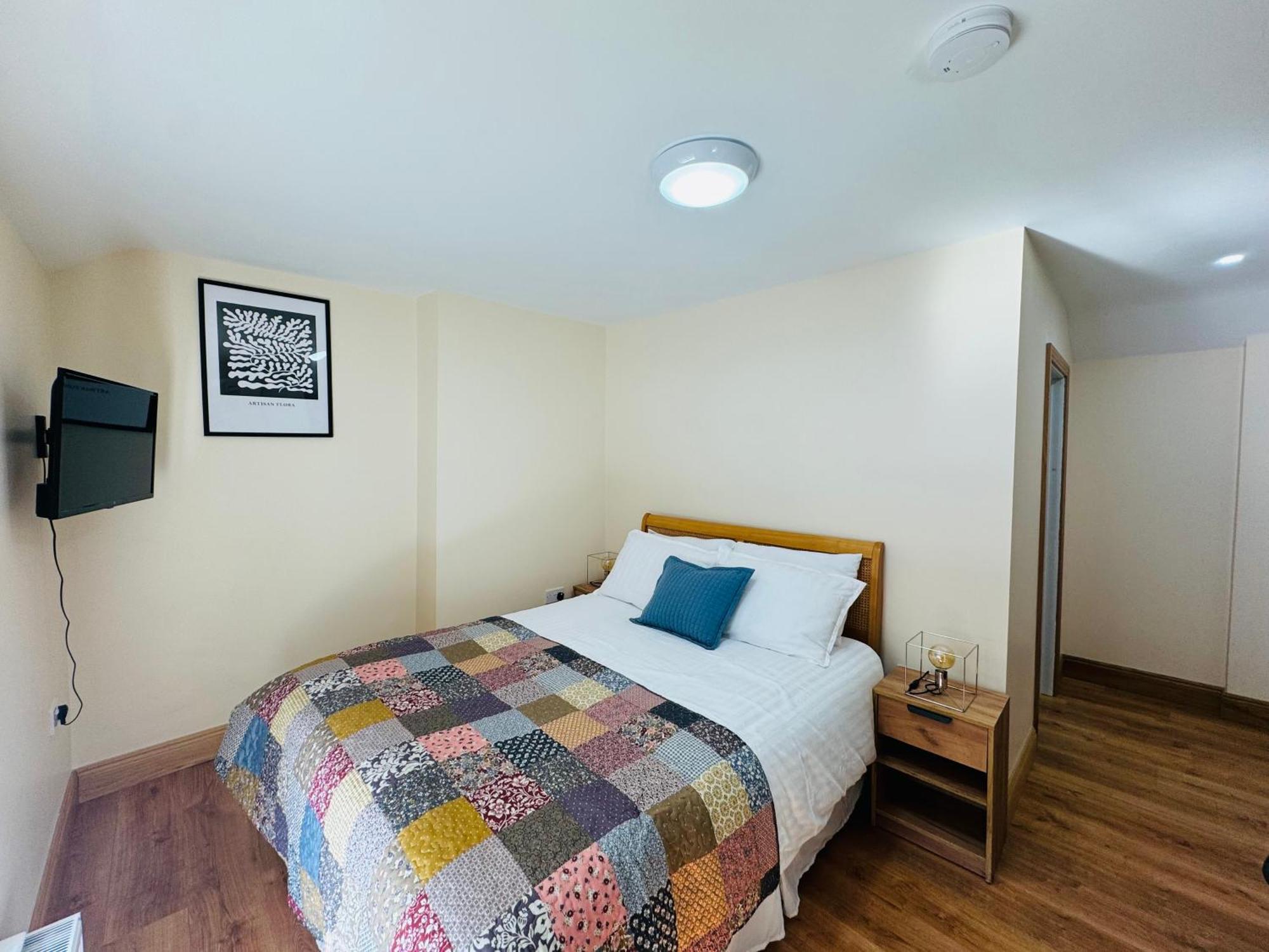 Claire Barden Boutique Capsule hotel *