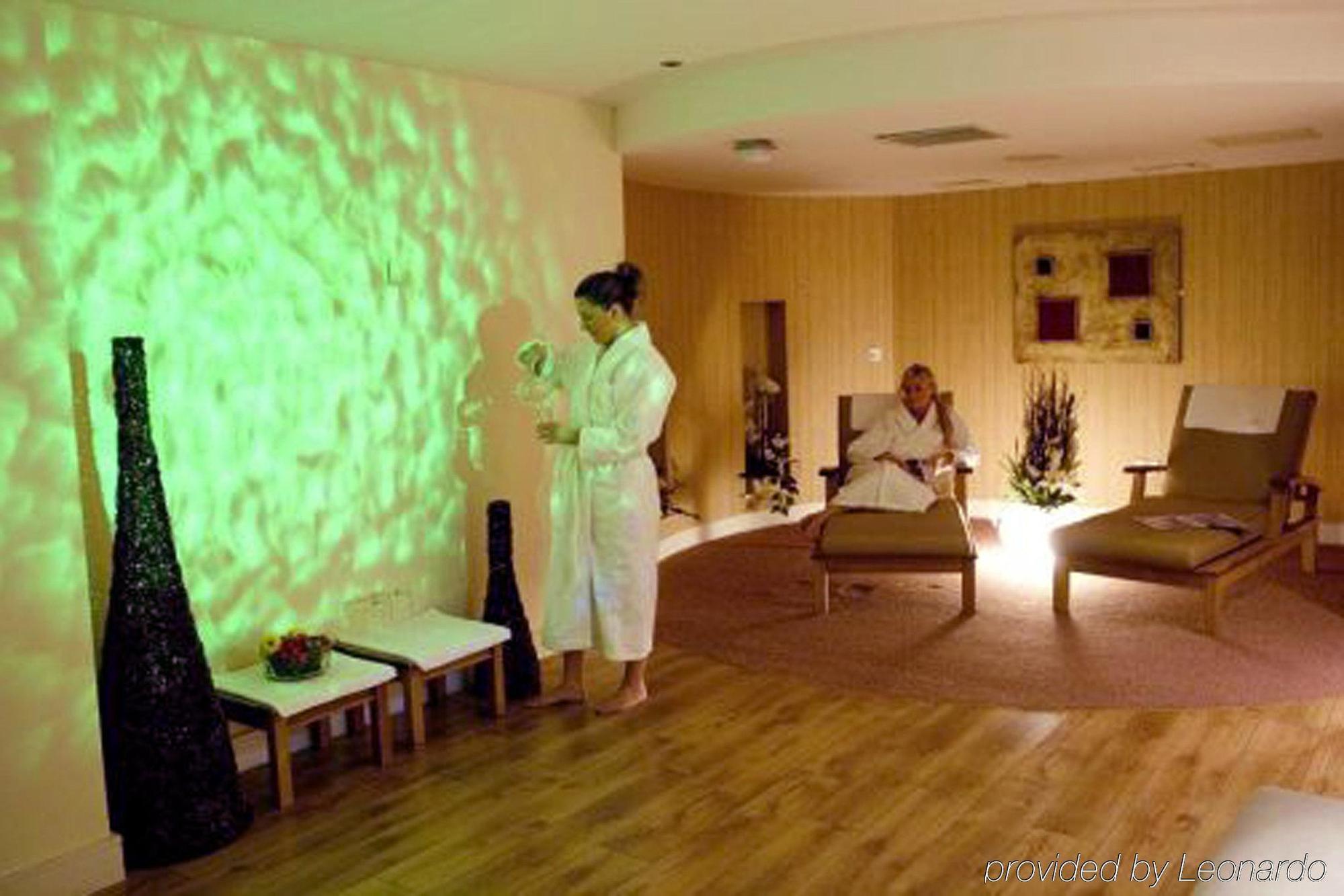 Clayton & Leisure Club 4*