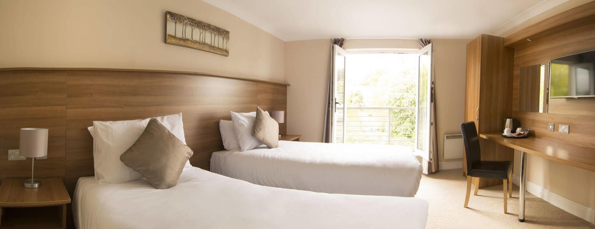 Riverside Hotel 3*
