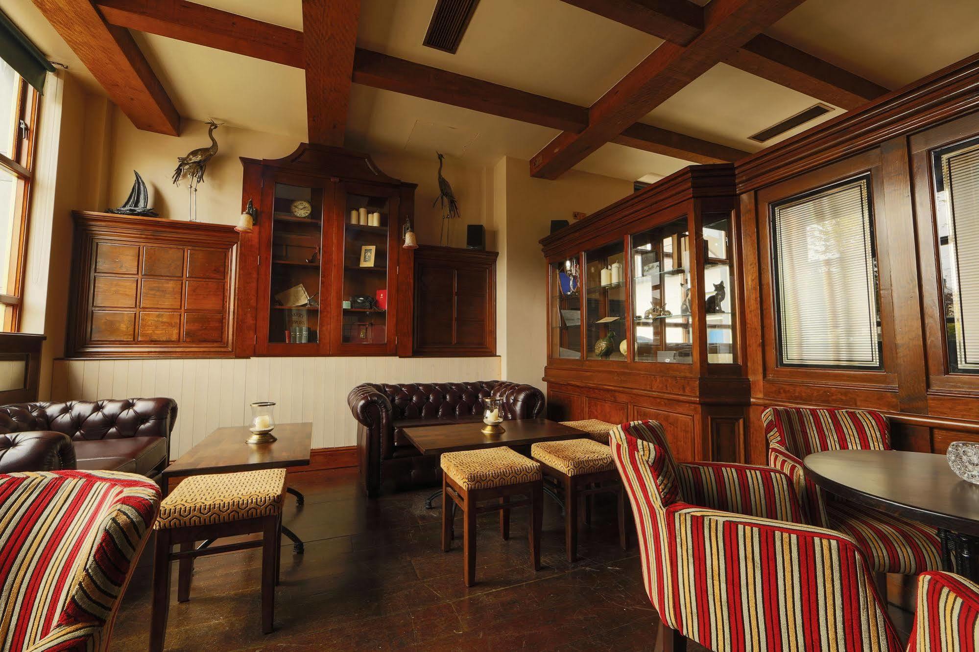 Riverside Hotel 3*