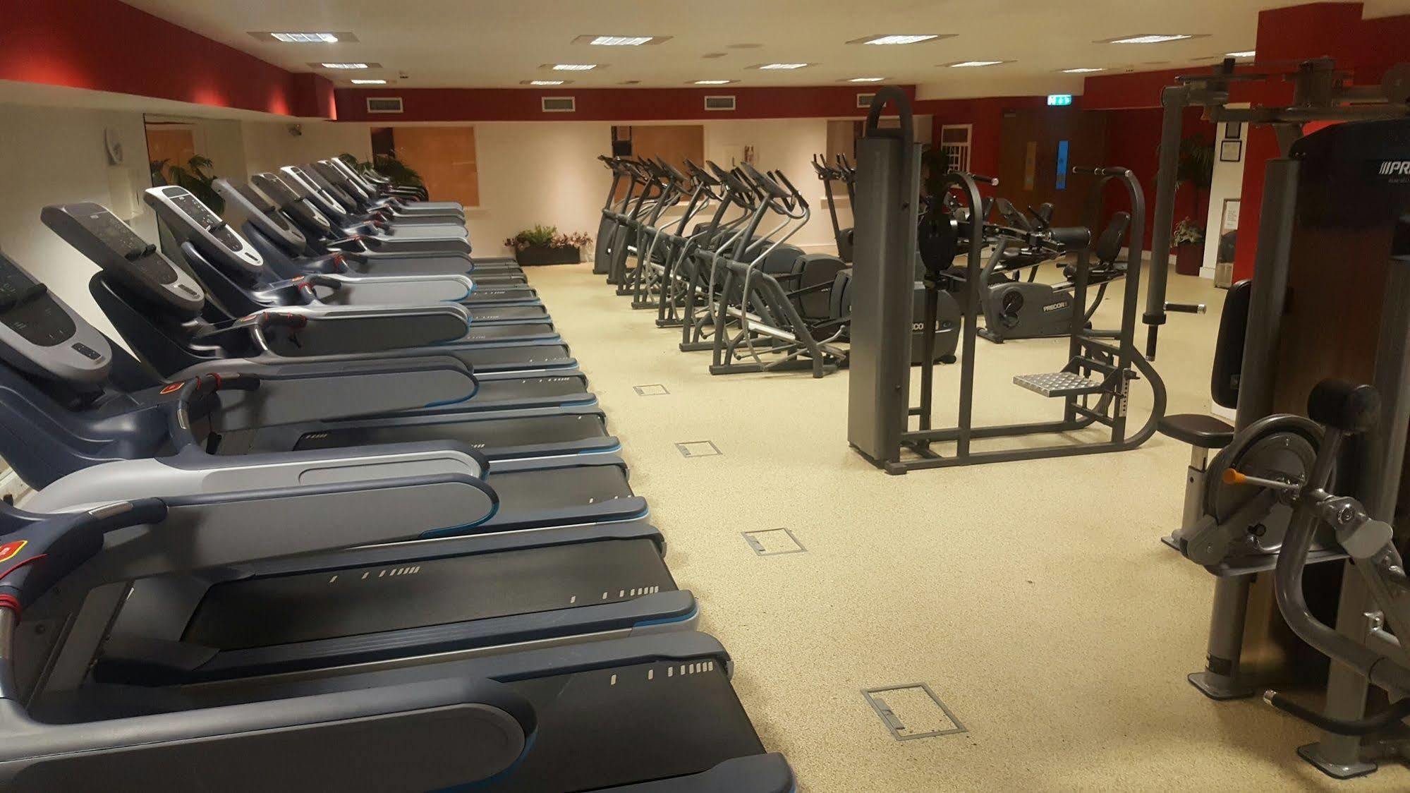 Clayton & Leisure Club 4*