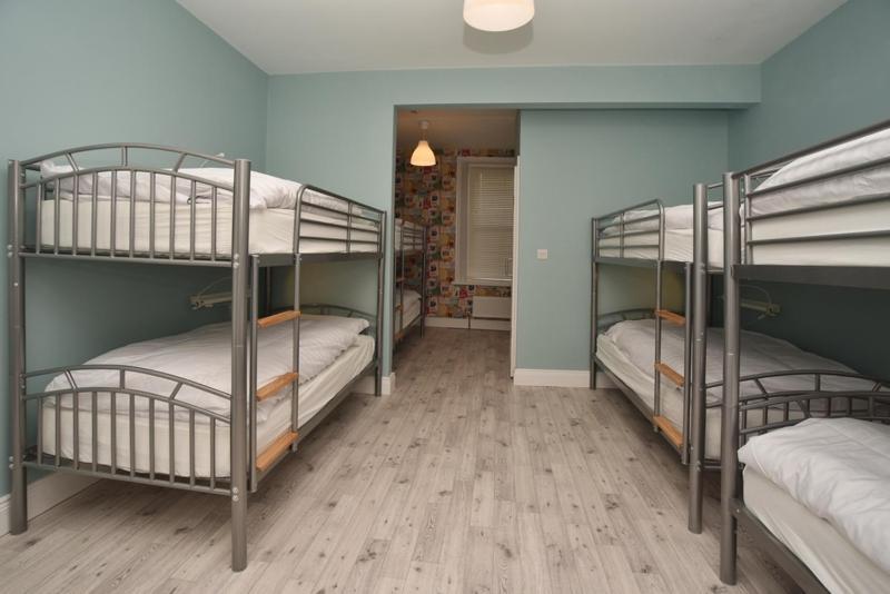 Hostel The Beehive *