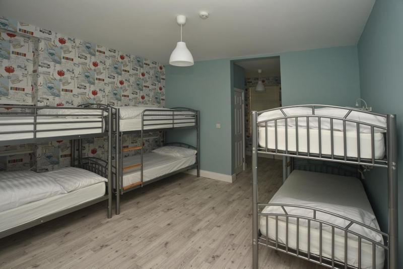Hostal The Beehive *