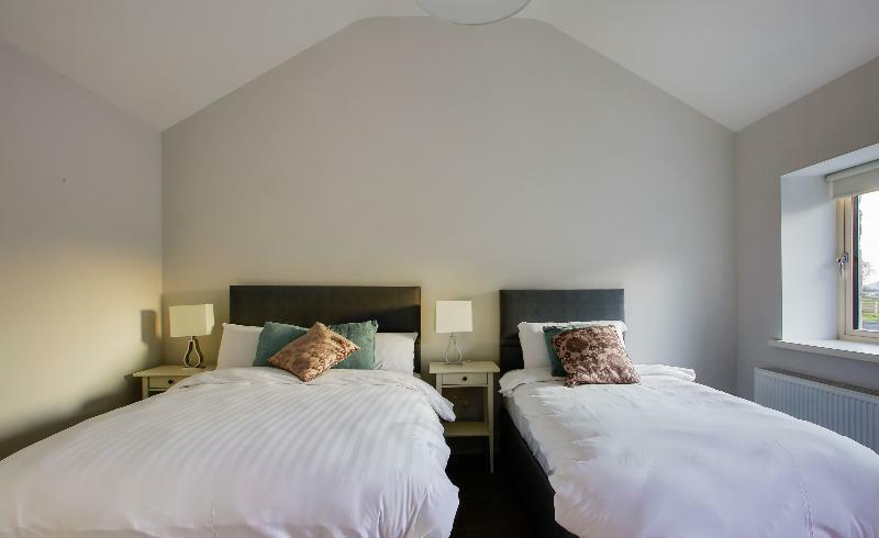The Red & Stables 3*