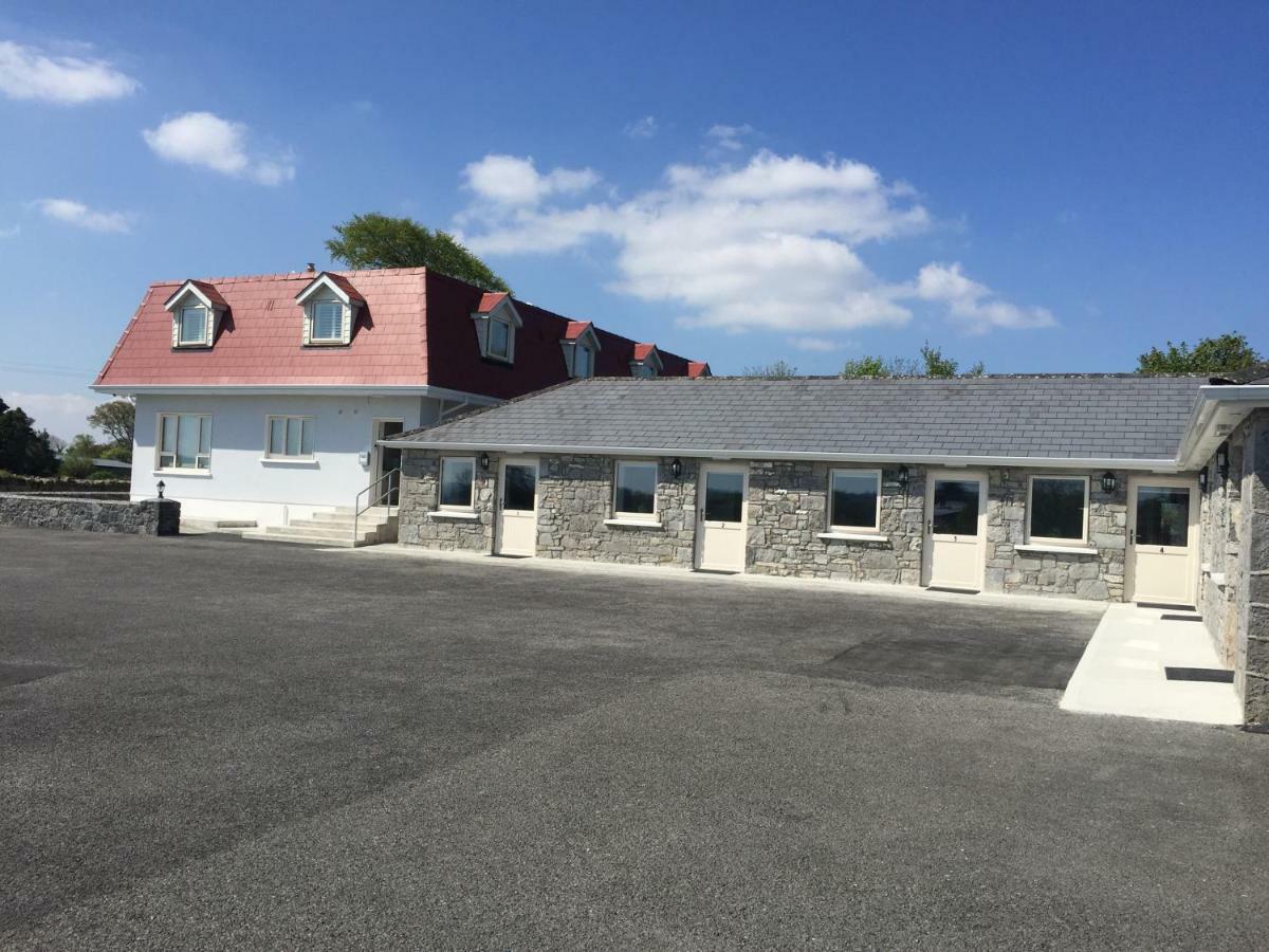 Guest house The Red & Stables 3*