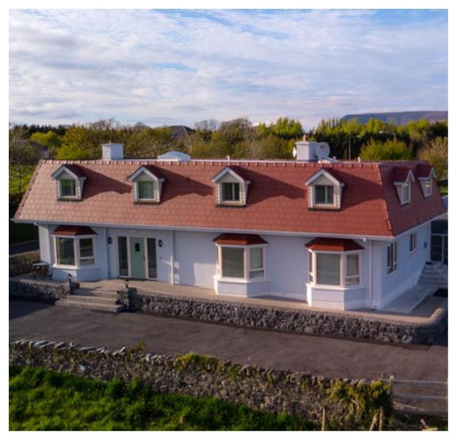 The Red & Stables 3*
